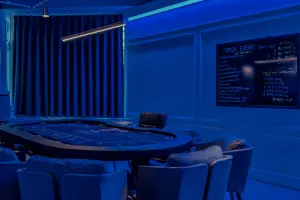 블루 무드의 프라이빗 홀덤 라운지